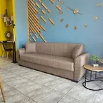 Alora House קפלוס
