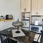 Alora House דירה
