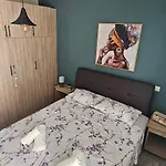 Alora House קפלוס