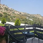 Alora House דירה