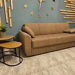 Alora House דירה קפלוס