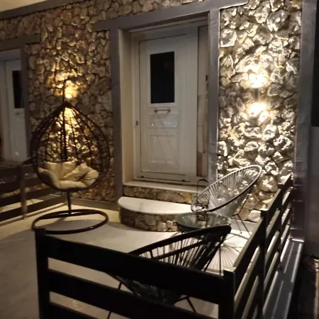 아파트 Alora House