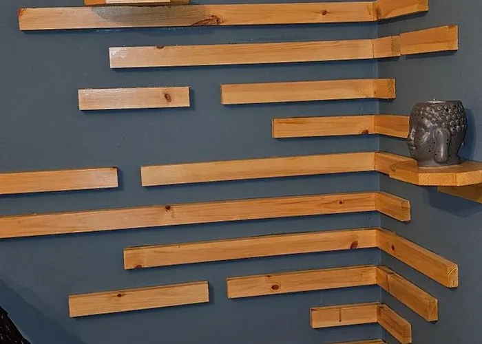 アパート Alora House